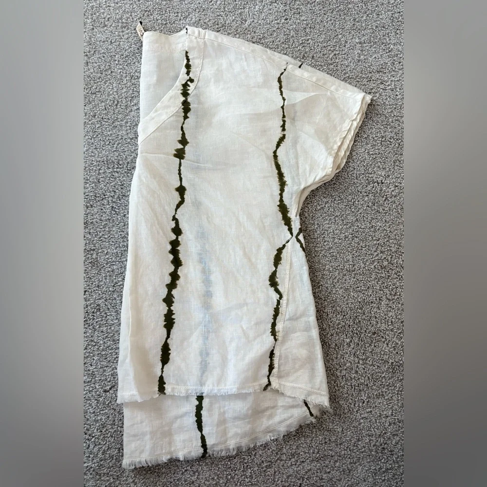 Stylish V-Neck Women’s Top - ivory Top and Green - Picture 10 of 10